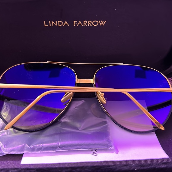 LINDA FARROW NEWMAN AVIATOR SUNGLASSES IN YELLOW GOLD - Picture 2 of 3